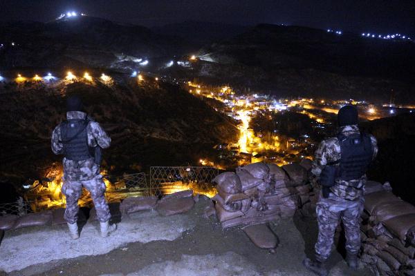 Hakkari'de sınırın kör noktasında vatan nöbeti