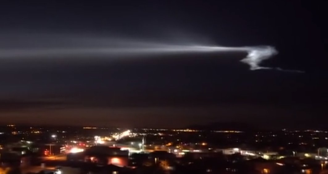 Falcon-9 roketi, Los Angeles’ı aydınlattı