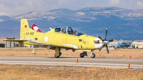 Bakan Varank, Hürkuş'un deneme uçuşuna katıldı