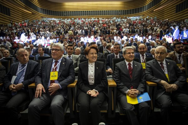 Akşener'den partililere: İradenize boyun eğdim