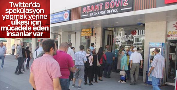 Vatandaşlar döviz bozdurmak için kuyruğa girdi