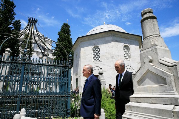 Erdoğan, Fatih Sultan Mehmet Türbesi'nin açılışını yaptı