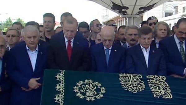 Prof. Dr. Fuat Sezgin son yolculuğuna uğurlanıyor