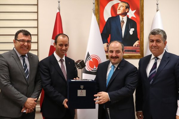 Bakan Varank TÃœBÄ°TAK Uzay'Ä± inceledi