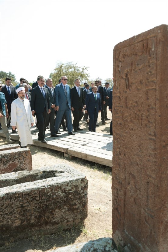 Başkan Erdoğan Selçuklu mezarında