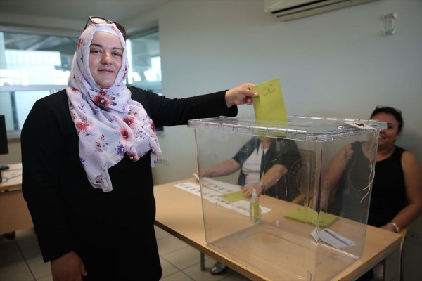 Sınır kapılarında oy verme işlemi başladı