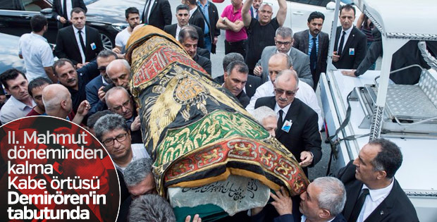 Erdoğan Demirören'in tabutuna Kabe kapısı örtüsü serildi