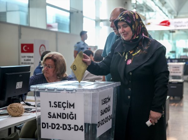Sınır kapılarında oy verme işlemi başladı