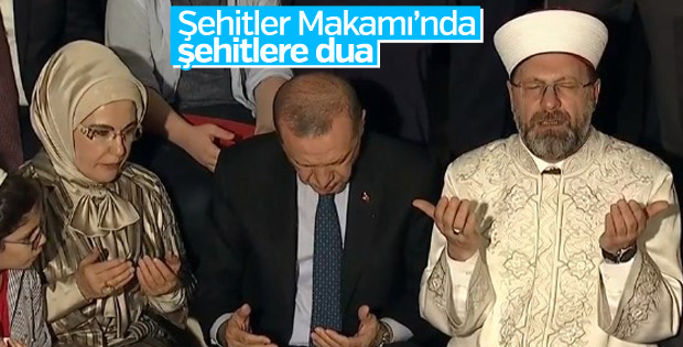 Erdoğan, Şehitler Makamı'nda dua etti