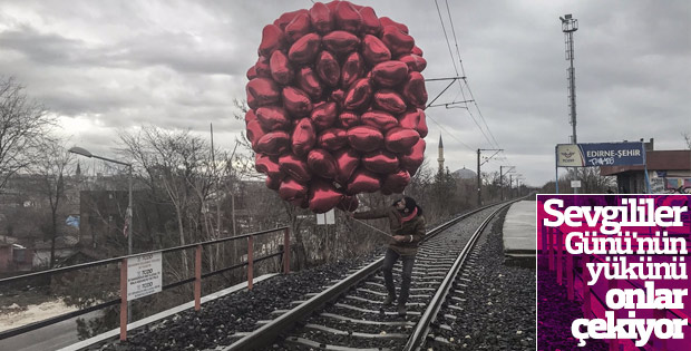 Sevgililer Günü'nün vazgeçilmezi balon satıcıları