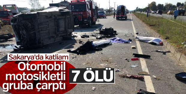 Hafif ticari araç motosikletli gruba çarptı: 7 ölü, 2 yaralı