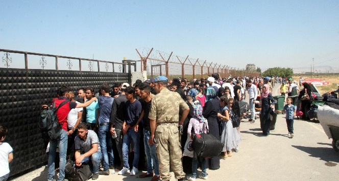 Esad rejimi ve muhaliflerden Türkiye sınırına insani kapı
