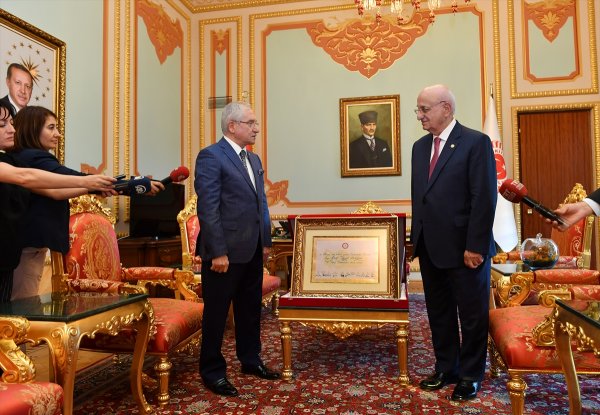 Cumhurbaşkanı Erdoğan'ın mazbatası Meclis'te
