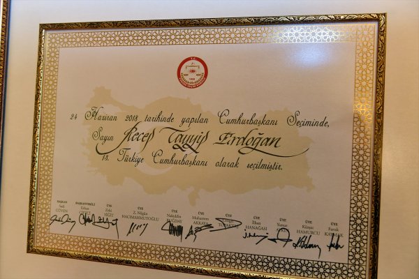 Cumhurbaşkanı Erdoğan'ın mazbatası Meclis'te