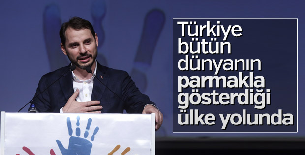 Bakan Albayrak, Türkiye'nin örnek ülke olduğunu belirtti