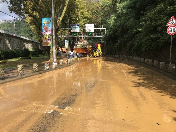 Sarıyer Tüneli sel nedeniyle kapandı