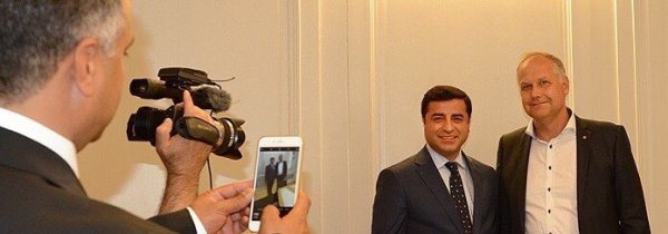 İsveç'te Demirtaş hayranı siyasetçi sandıkların başına geldi