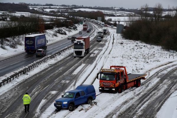 İngiltere'de kar kaosu