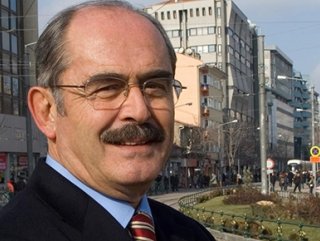 Yılmaz Büyükerşen kimdir