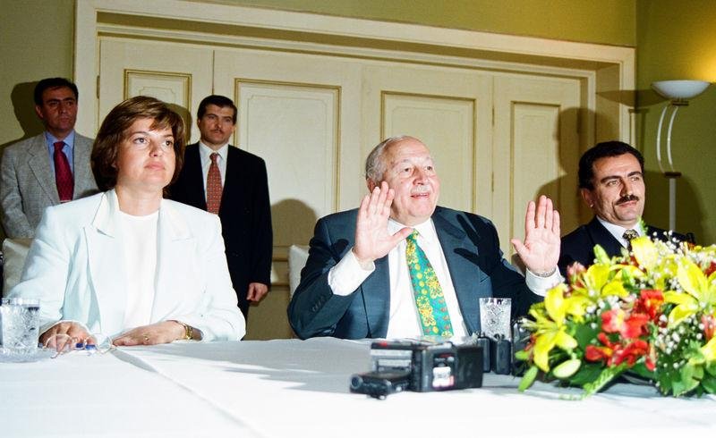 Siyasi parti liderleri TBMM Başkanı Hüsamettin Cindoruk'un çağrısı üzerine 22 Şubat 1993'te biraraya geldiler.