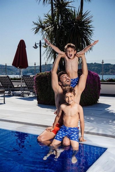 Elimizden geldiğince destekliyoruz o anlamda. Eğitimden asla feragat etmiyoruz ama çocuğun yüzde yüz spor da yapması lazım.