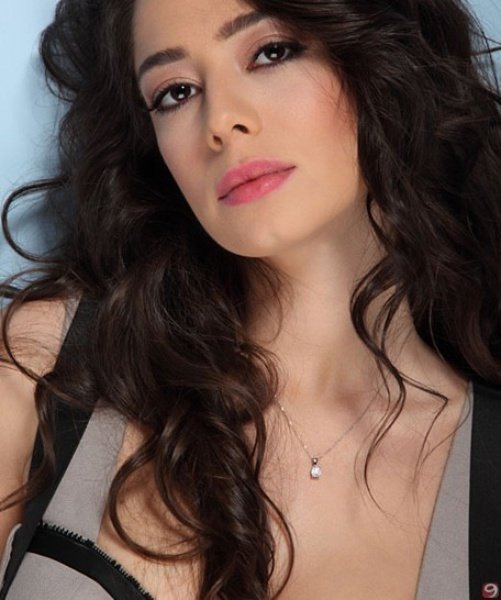 Merve Sevi evleniyor