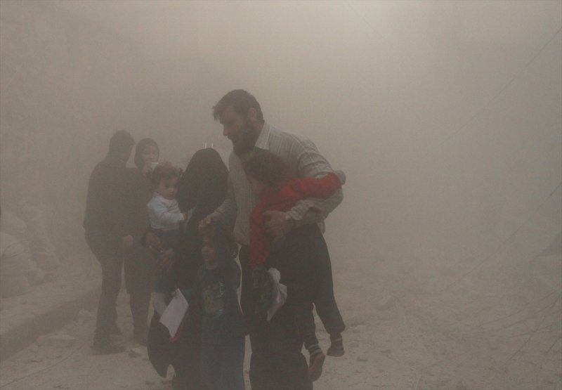 Halep'te rejim güçlerinin varil bombasının da kullanıldığı iki ayrı hava saldırısında 18 kişi yaşamını yitirdi, çok sayıda kişi de yaralandı. (Tarih: 23/12/2013)