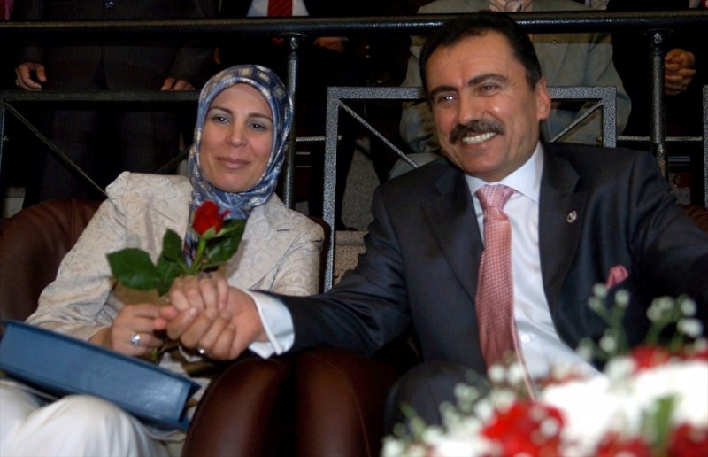 BBP Genel Başkanı Yazıcıoğlu ve eşi Gülefer Yazıcıoğlu 30 Nisan 2006'da düzenlenen BBP Genel Kongresi'nde görülüyor.