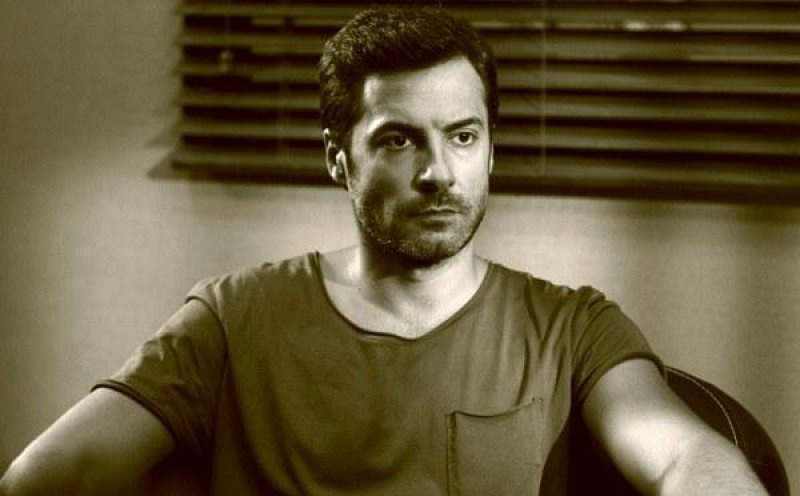 Çocuğunuz olmasaydı evli kalır mıydın?
- Çocuk yapmak şart mı, tartışılır ama benim için çocuk yapmak çok önemliydi. Çocuğumuz olmasa ayrılabilirdik.