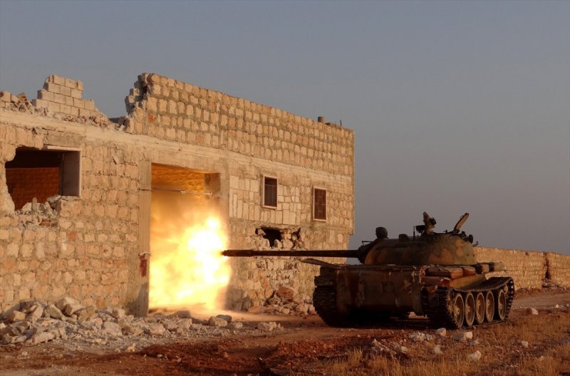 Suriye'de muhaliflerin, Halep'in kuzeyinde rejim güçlerine karşı başlattığı operasyonlarda, rejim ordusu birliklerine ağır zayiat verildi. İslami Cephe ve diğer muhalif tugaylar, çevresi kuşatılmış olan sanayi bölgesi ile cezaevinin çevresindeki Esad güçlerine tank ve ağır silahlarla saldırarak, rejim güçlerinin bulunduğu mevzileri imha etti. Operasyon öncesi silahlı muhalifler, rejim güçlerinden ele geçirdikleri bir tankı denedi. (Tarih: 28/08/2014)
