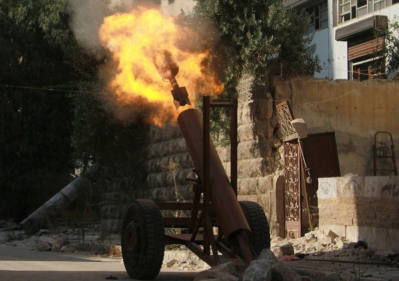 İslami Cepheye bağlı birlikler, Halep'teki Seyf El Devle bölgesinde bulunan rejim güçlerinin karargah olarak kullandığı binalara mutfak tüpünden bozma