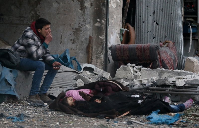 Rejim güçlerinin Halep'in doğusunda bulunan Cub el-Kubbe mahallesine yönelik düzenlediği saldırıda, aralarında kadın ve çocukların da bulunduğu 45 kişi hayatını kaybetti. (Tarih: 30/11/2016)