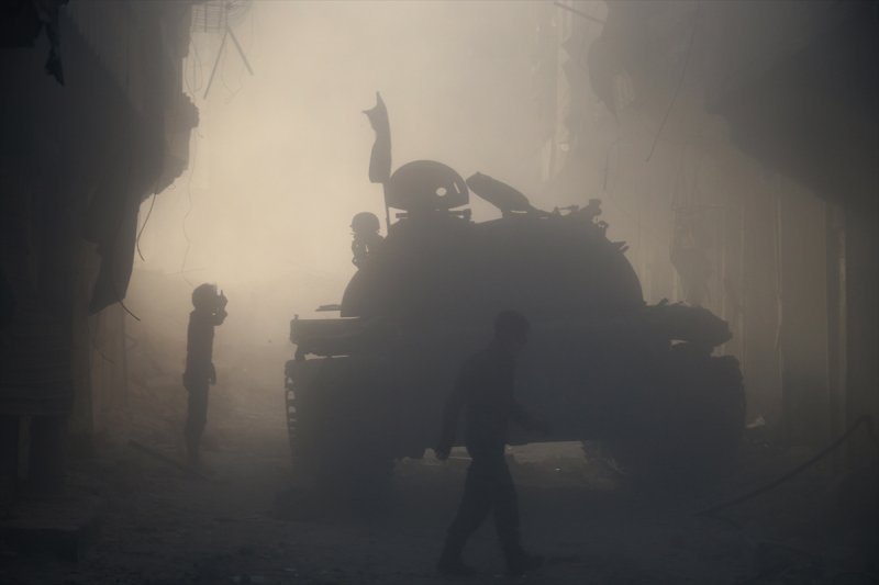 Suriye'de muhalif bağlı birlikler, Halep'in güneyindeki Amiriye semtinde Esad güçleriyle çatıştı. Muhalifler, Esad güçlerinin bulunduğu yerlere tanklarla saldırdı. (Tarih: 05/09/2016)