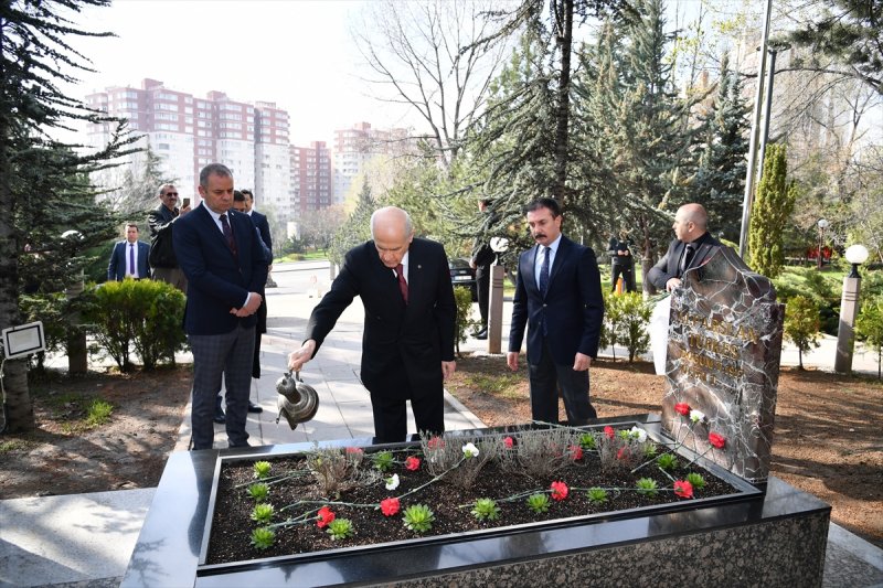 Konuşmaları sırasında koronavirüse değinen Bahçeli, birlik ve beraberlik ruhuyla salgına karşı direnileceğini söyledi.
