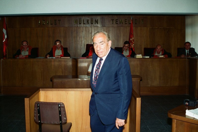 MHP Genel Başkanı Alparslan Türkeş 11 Ağustos 1993'de12 Eylül sonrasında açılan toplu davalardan olan 391 sanığın yargılandığı Milliyetçi Hareket Partisi davasının temyiz duruşması Askeri Yargıtayda yapıldı.