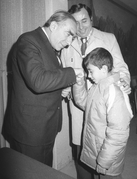 Devlet Bakanı ve Başbakan Yardımcısı ve MHP Genel Başkanı Alparslan Türkeş 23 Kasım 1977'de bayramlaşma törenine katıldı.
