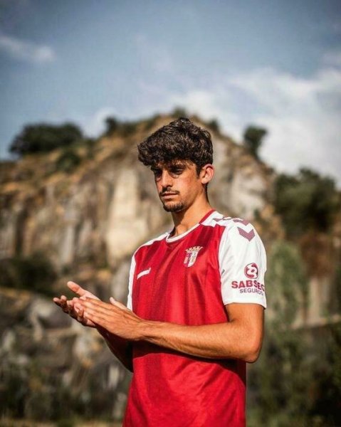 FRANCİSCO TRİNÇAO
Eski Kulübü: Braga
Yeni Kulübü: Barcelona