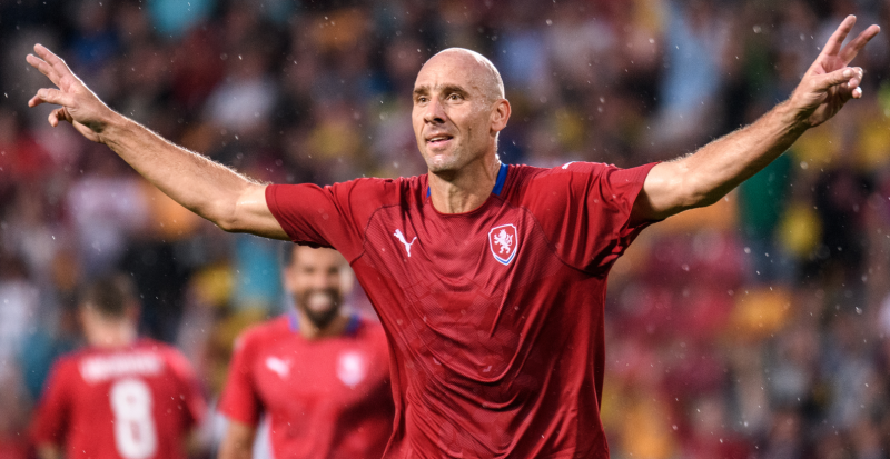 JAN KOLLER | 2011 yılında futbola veda eden Jan Koller, yeşil sahalardan uzak kalamamış ve Çek Cumhuriyeti'nin Smetanova Lhota ile geri dönmüştü. 47 yaşındaki Koller, bu sene ligde 15 gol kaydetti.