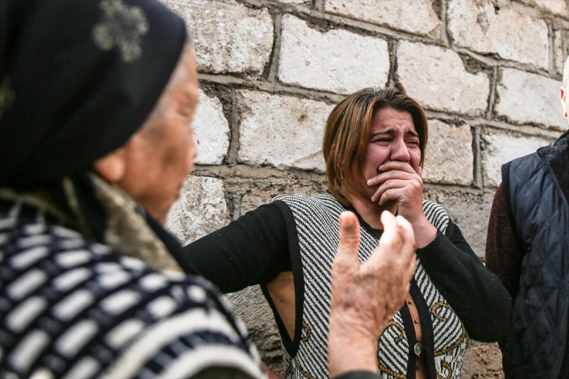 İsmailov, sağlam bir şekilde evlerinin kapısına kilit vurduklarını ancak saldırılar nedeniyle evlerinde büyük hasar meydana geldiğini kaydetti.