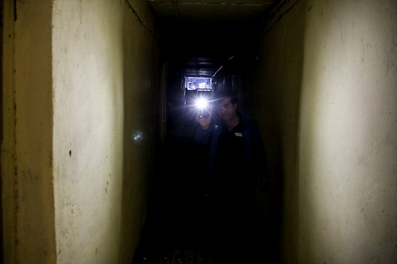 Terter'i çatışmaların başladığı tarihten bu yana terk edip Berde kentindeki yakınlarının yanına yerleşen Hatice İsmailov, ateşkesin başlamasıyla evini görmeye gelenlerden biri.