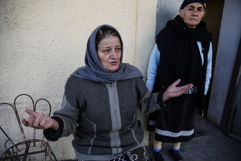 Ancak ateşkesin yerel saatle gün ortasında başlamasıyla kente yönelik yoğun hava saldırısı dururken, kırsal bölgelerde yer yer saldırılar devam etti.