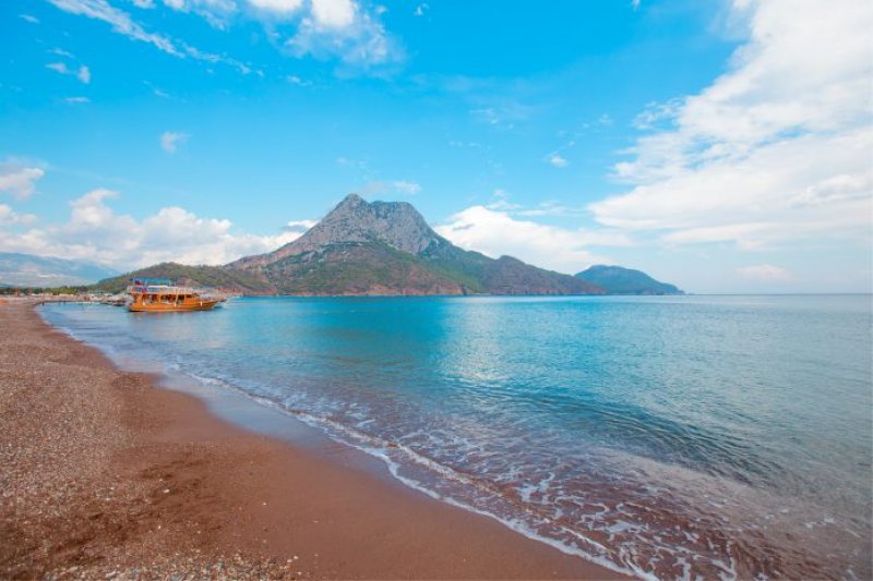 Olimpos - Antalya - bakir koyları, ormanları ve doğayla uyumlu ağaç evleri ile ön plana çıkan Olimpos Antalya ilimizde yer alıyor. Olimpos'da antik bir kentte bulunuyor.