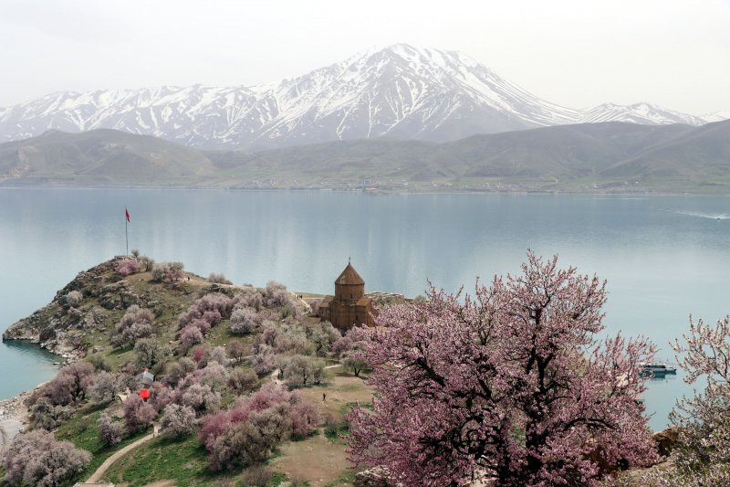 Turizm noktası olması açısından pandemi kısıtlamalarından etkilenen ada, ziyaretçilerini bekliyor.