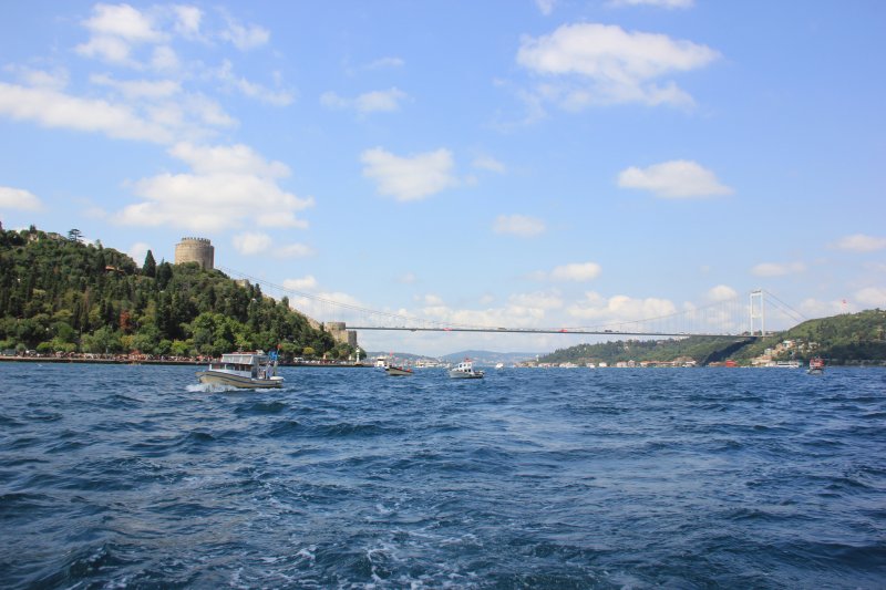 Kentin 9 adası ve toplamda 647 kilometre sahil şeridi uzunluğu bulunmaktadır.