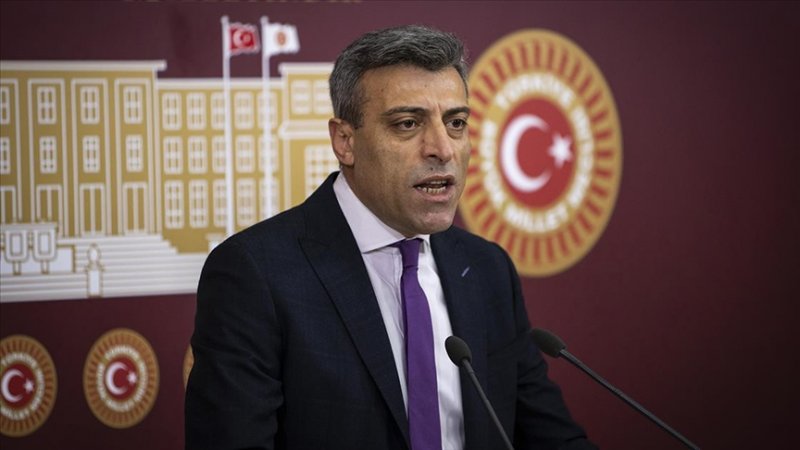 CHP'den ayrılan Öztürk Yılmaz, kurduğu YP ile 9 Ağustos'ta yapılan Kurucular Kurulu ilk toplantısında oy birliğiyle Genel Başkan seçildi.