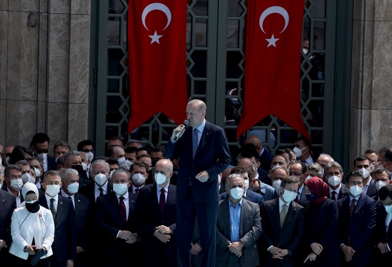 19 Ocak 2017'de İstanbul İki Numaralı Kültür Varlıklarını Koruma Kurulu'nun onayına kadar bu konuda bir adım atılmazken, Cumhurbaşkanı Erdoğan, 15 Temmuz 2016 hain darbe girişiminin hemen sonrasında 18 Temmuz'da Kısıklı'da darbe girişimine direnen Türk halkına hitabında 'Taksime cami yapmanın da zamanı geldi.' diyerek cami inşasını yeniden dile getirmişti.