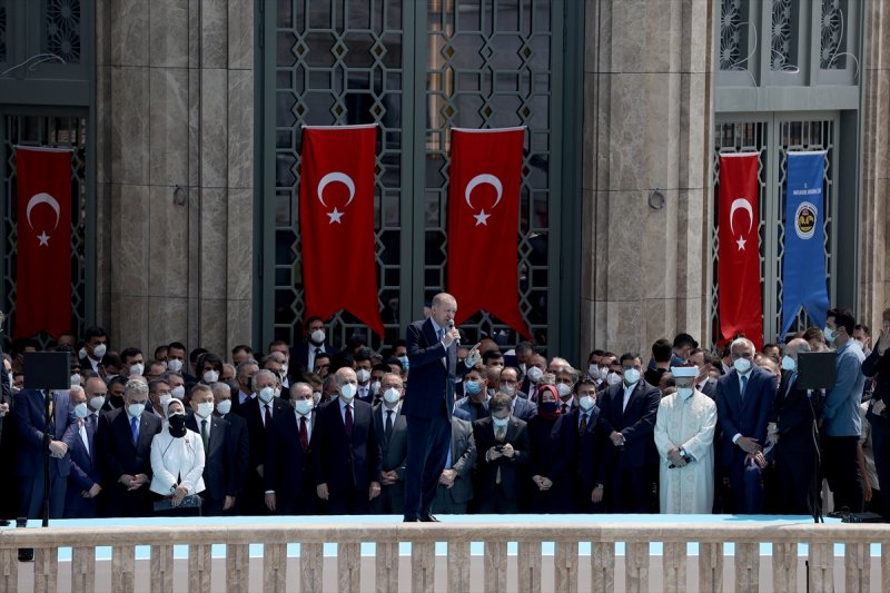 Bu açıklamayı izleyen Altan Elmas, Taksim'e cami yapma fikrinin hayali ve tüm maliyetlerini hayırsever olarak karşılamak üzere inşasına talip olduğunu, o esnada Cumhurbaşkanı Recep Tayyip Erdoğan'ın yanında bulunan dönemin Enerji ve Tabi Kaynaklar Bakanı Berat Albayrak'a mesajla ileterek talip olmuştu.