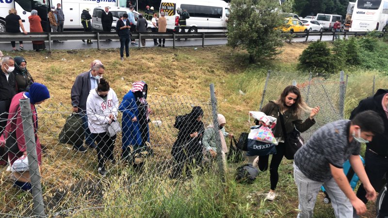 Kazaya karışan yolcu otobüslerinde bulunan vatandaşlar ise Kocaeli Büyükşehir Belediyesi’ne ait belediye otobüsleri ile tahliye edilerek, Kocaeli Şehirlerarası Otobüs Terminali’ne götürüldü.
