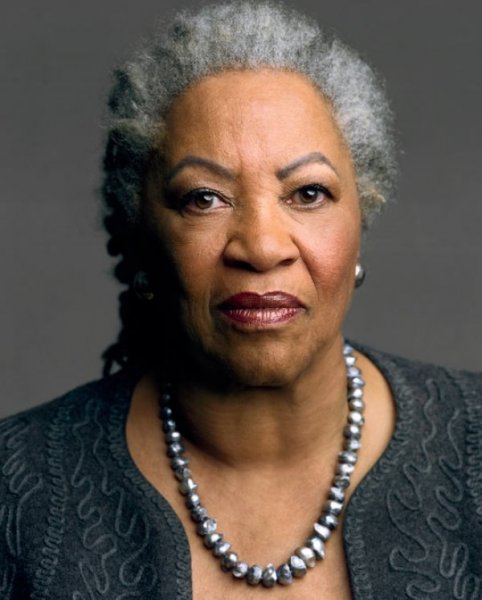 Afrikalı ve Amerikalı edebiyatın tanınması için önemli çabalar veren ABD'li yazar Toni Morrison,