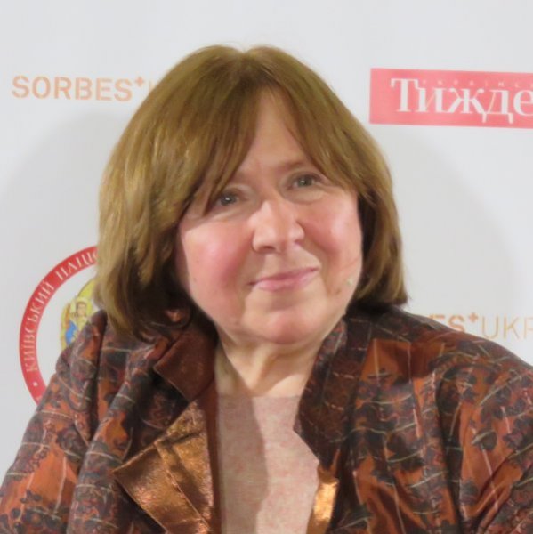 İkinci El Zaman kitabıyla 2015'te ödülü Rus yazar Svetlana Aleksiyeviç aldı.